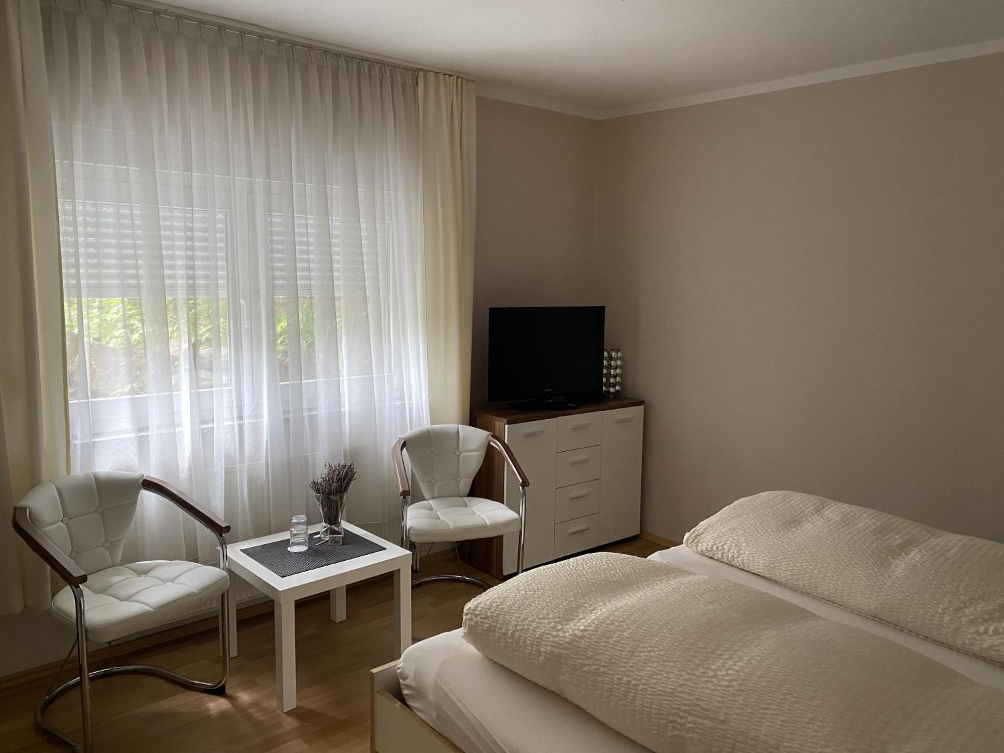 Apartments Und Zimmer Gaestehaus Matthias Dresden Room photo