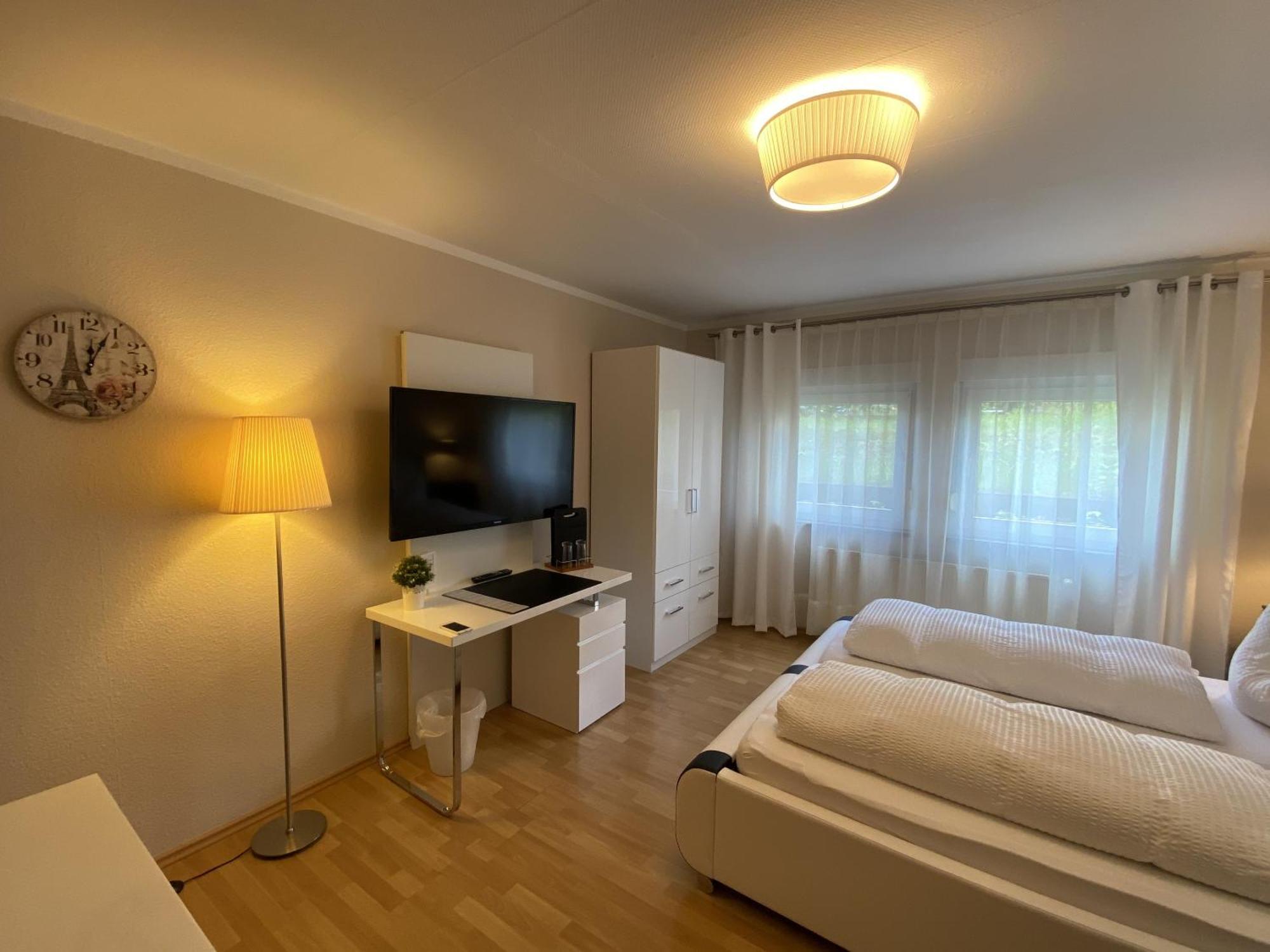 Apartments Und Zimmer Gaestehaus Matthias Dresden Room photo