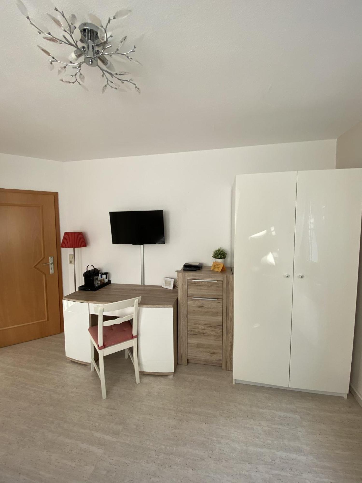Apartments Und Zimmer Gaestehaus Matthias Dresden Room photo